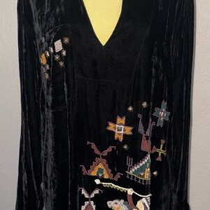 Double D Ranch War Maker Bead and Stud Velvet Shirt - NWOT